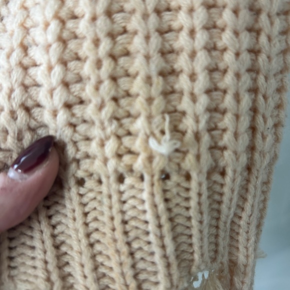 Frayed sweater - Picture 4 of 4